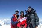 Irek, Ola i Marcin na szczycie Piku Somoni (7495 m. n.p.m.). Fot.: Irek Waluga