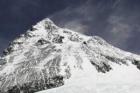 balansowanie-na-granicy-zycia-i-smierci-w-drodze-na-piramide-carstensz