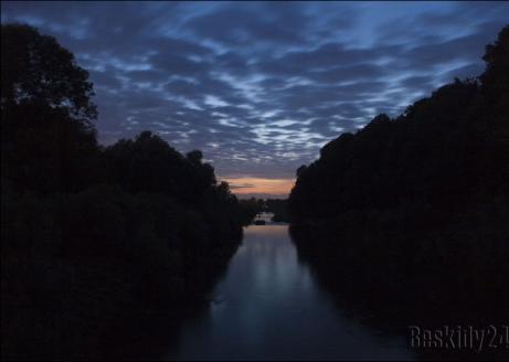 rzeka-wisla-o-zmroku