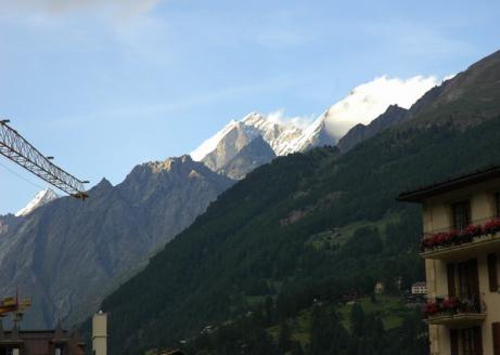 -dom-i-täschhorn-widziane-z-zermat