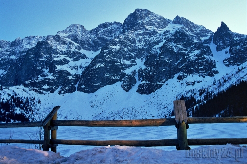 nocna-juz-prawie-panorama-z-werandy-schroniska-w-morskim-oku