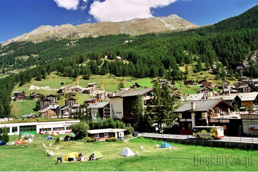 pole-namiotowe-na-obrzezach-zermatt