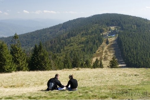 klimczok-1117-m-widok-w-kierunku-schroniska-i-magury-1109-m-beskid-slaski