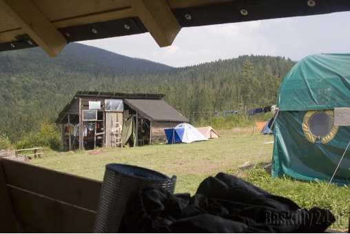 w-bazie-namiotowej-na-gluchaczkach-beskid-zywiecki