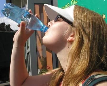 Woda butelkowana w Polsce nie jest lepsza od zwykłej kranówki