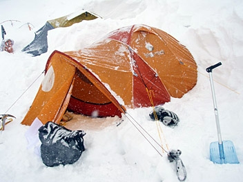 Obóz I na wysokości 5750 m. n.p.m.  Fot.: M.Pawlikowski