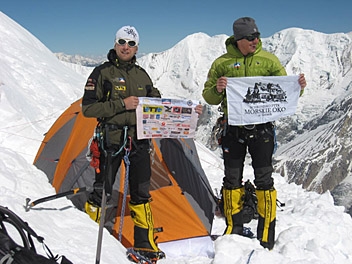 Na biwaku 6450 m. foto: A.Mikler Na biwaku 6450 m. foto: A.Mikler