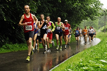 Mglisty bieg na górę Żar – czwarty z cyklu Salomon Trail Running