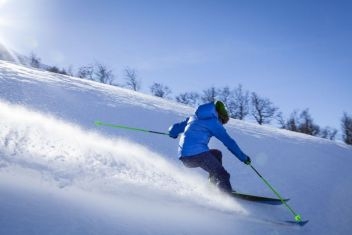 Sprzęt narciarski – kupować czy wypożyczać?