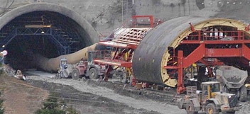 Tunel w Lalikach ma 670 metrów długości (© Fot. Jacek Drost) Tunel w Lalikach ma 670 metrów długości (© Fot. Jacek Drost)