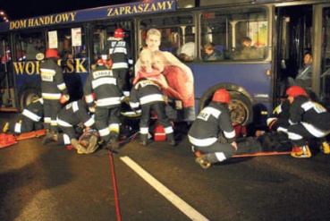 Bielskie skrzyżowanie roiło się od służb ratunkowych. Fot. materiały Komendy Miejskiej Policji