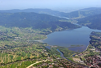 Jezioro Żywieckie i Beskid Mały.  Fot.: Arch. Beskidy24.pl