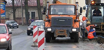 Kierowcy i mieszkańcy mają już dość przebudowy tej drogi (© Fot. Łukasz Gardas) Kierowcy i mieszkańcy mają już dość przebudowy tej drogi (© Fot. Łukasz Gardas)