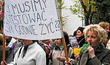 Wczorajsza pikieta pielęgniarek przy żywieckim starostwie (© Łukasz Gardas) Wczorajsza pikieta pielęgniarek przy żywieckim starostwie (© Łukasz Gardas)