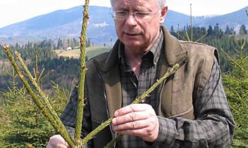 Dyrektor Kazimierz Szabla poparł akcję Moje silne drzewo (© Fot. Łukasz Gardas) Dyrektor Kazimierz Szabla poparł akcję Moje silne drzewo (© Fot. Łukasz Gardas)